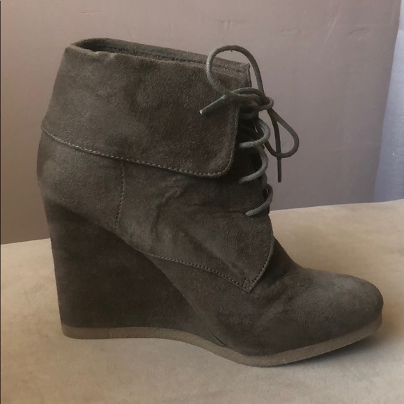 Mossimo Olive Green Lace Up Booties - Picture 3 of 5